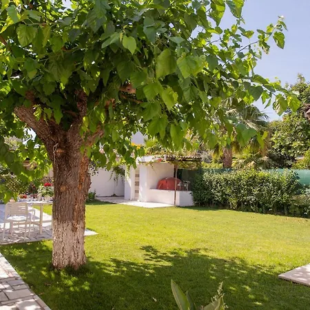 Moukas Seaside Apartments Romantico Selianitika Exterior photo