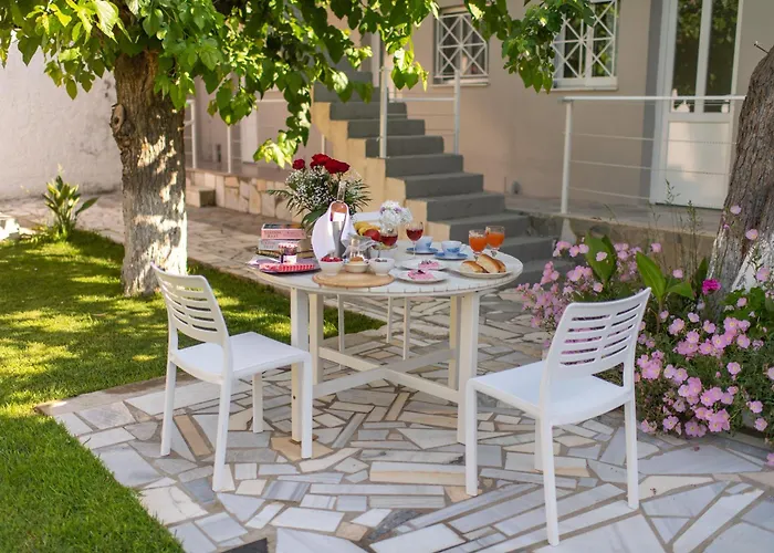 Moukas Seaside Apartments Romantico